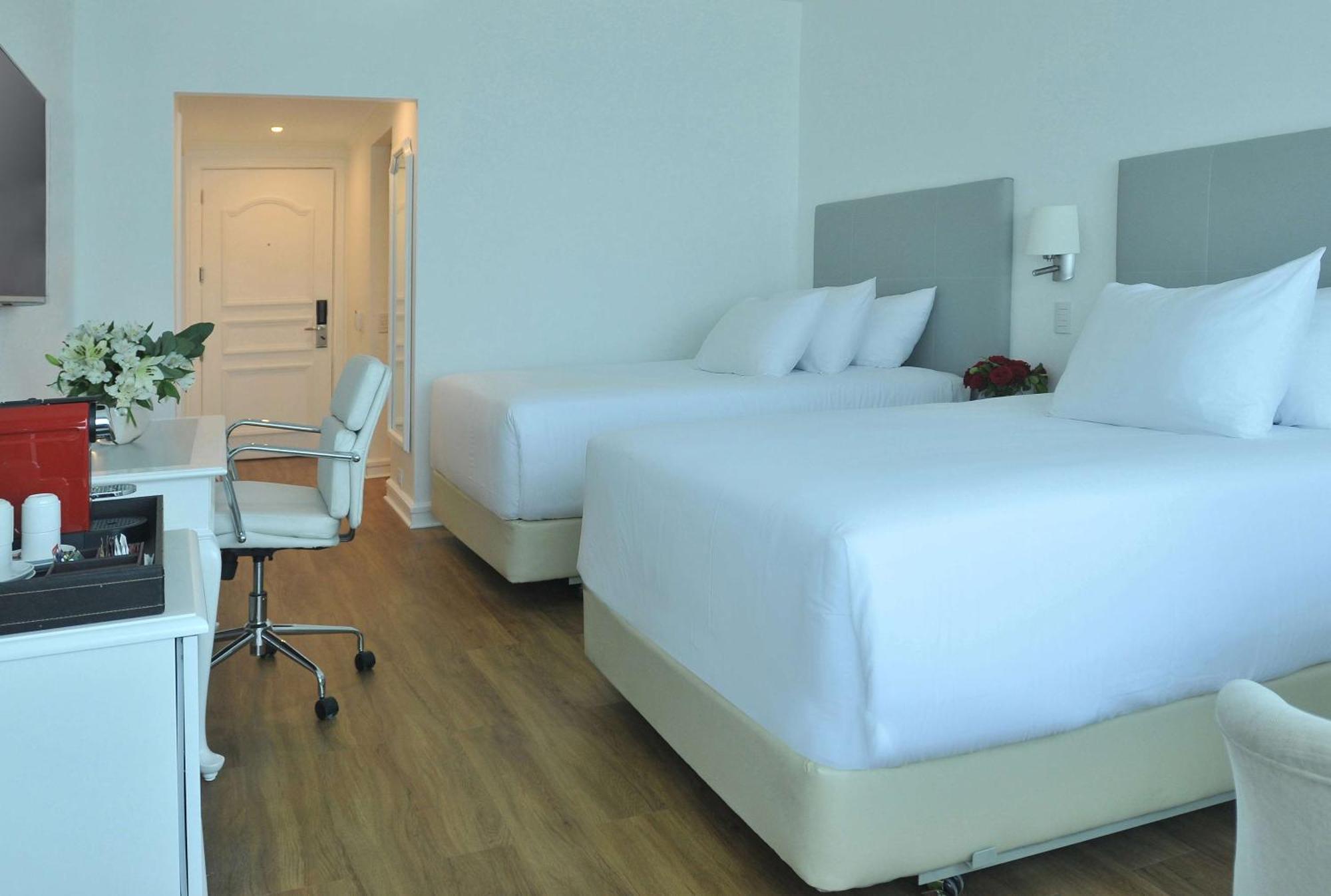 Nh Collection Plaza Santiago Hotel Екстериор снимка A room at the hotel
