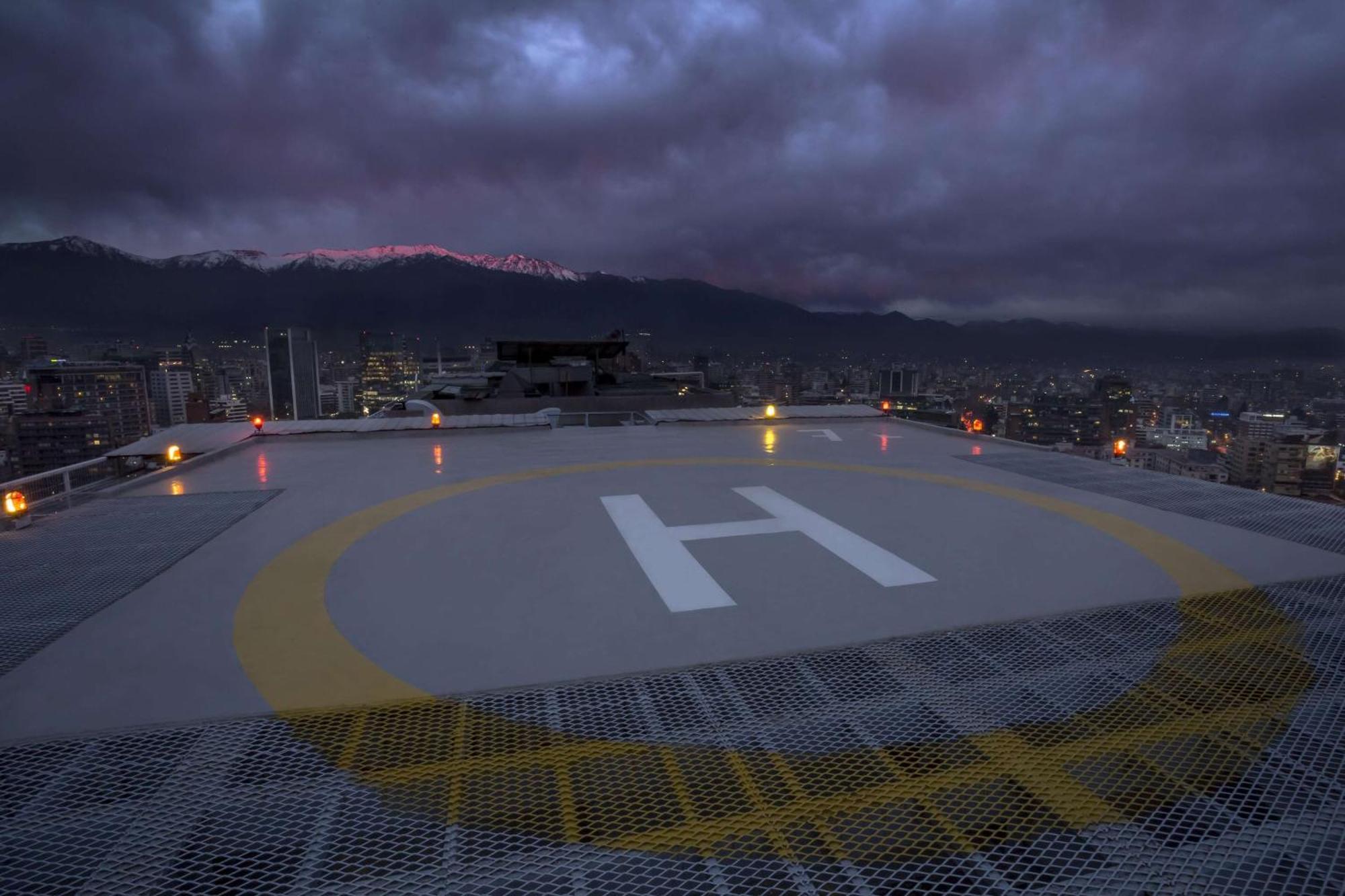 Nh Collection Plaza Santiago Hotel Екстериор снимка Helipad at the University Hospital of Geneva