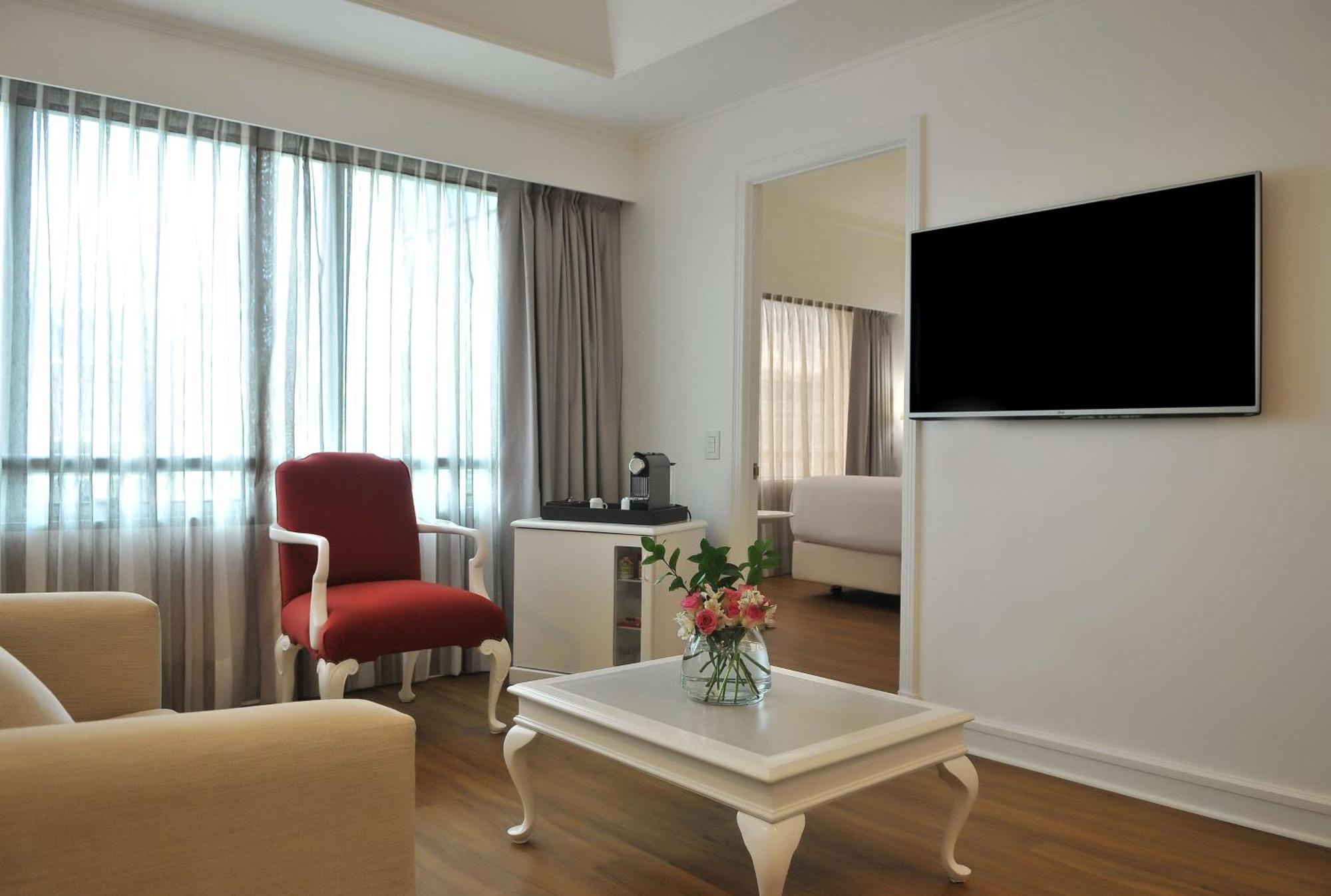 Nh Collection Plaza Santiago Hotel Екстериор снимка A room at the hotel