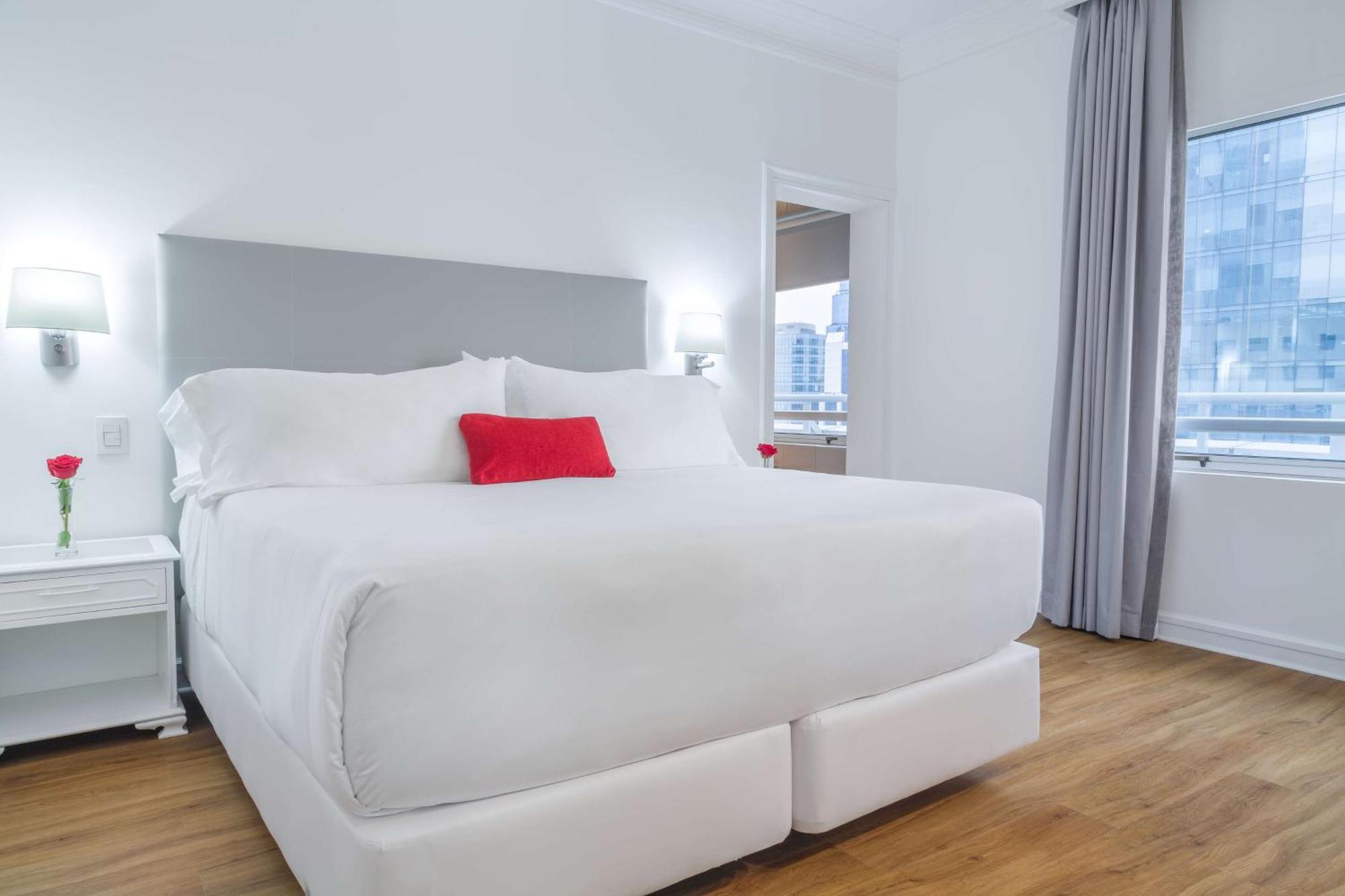 Nh Collection Plaza Santiago Hotel Екстериор снимка A bedroom at the Hotel 57