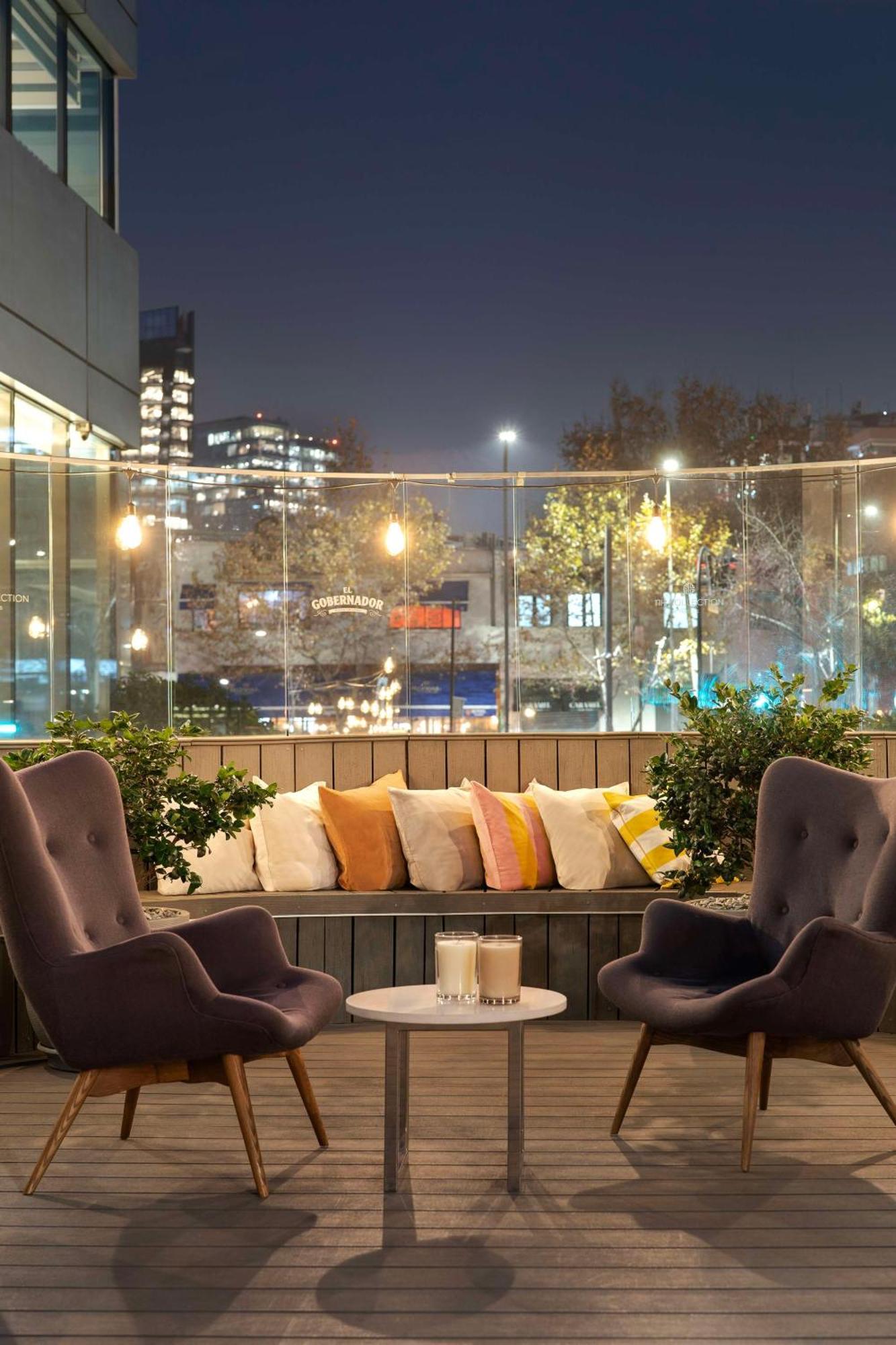 Nh Collection Plaza Santiago Hotel Екстериор снимка The balcony of a penthouse apartment