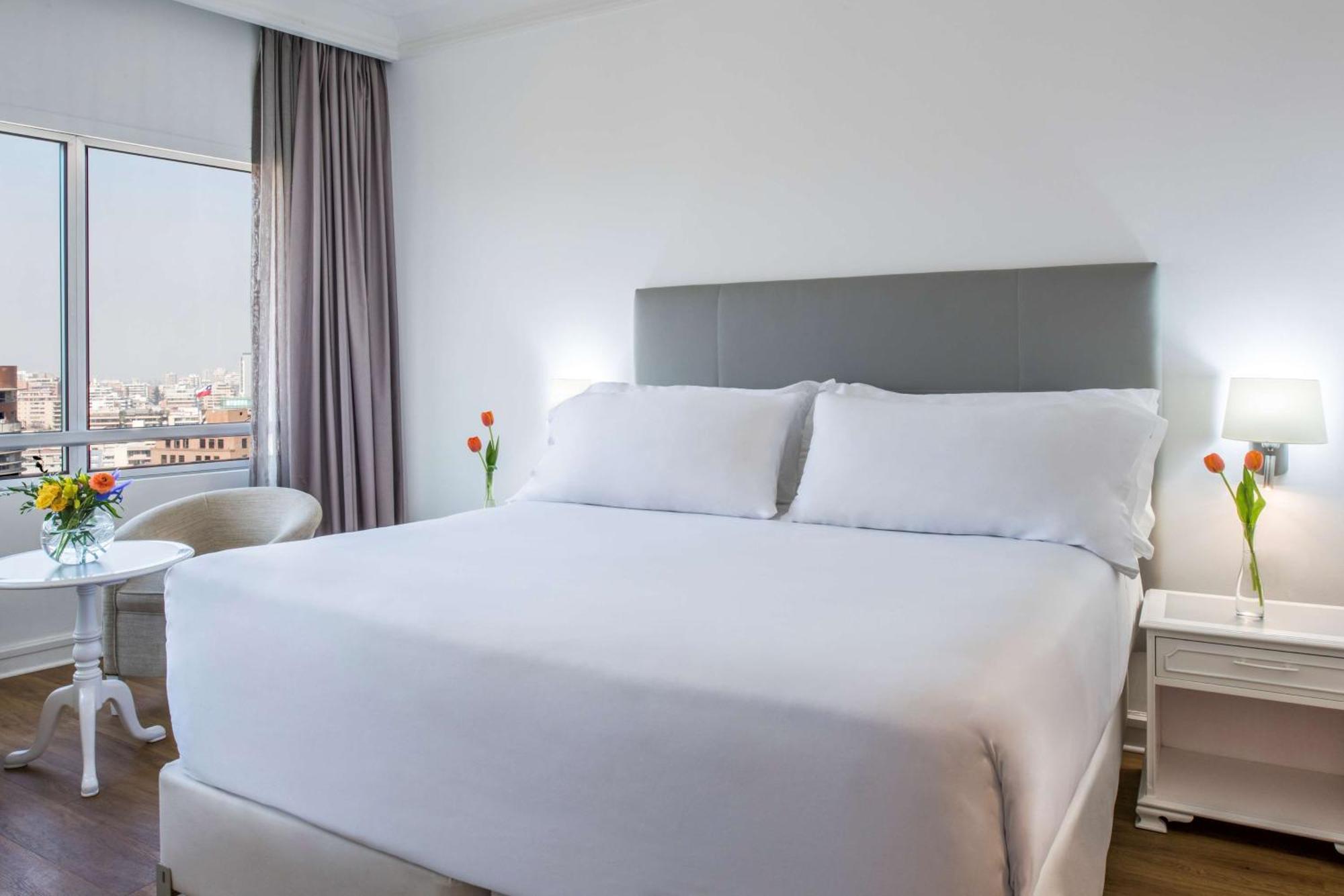 Nh Collection Plaza Santiago Hotel Екстериор снимка A room at the hotel