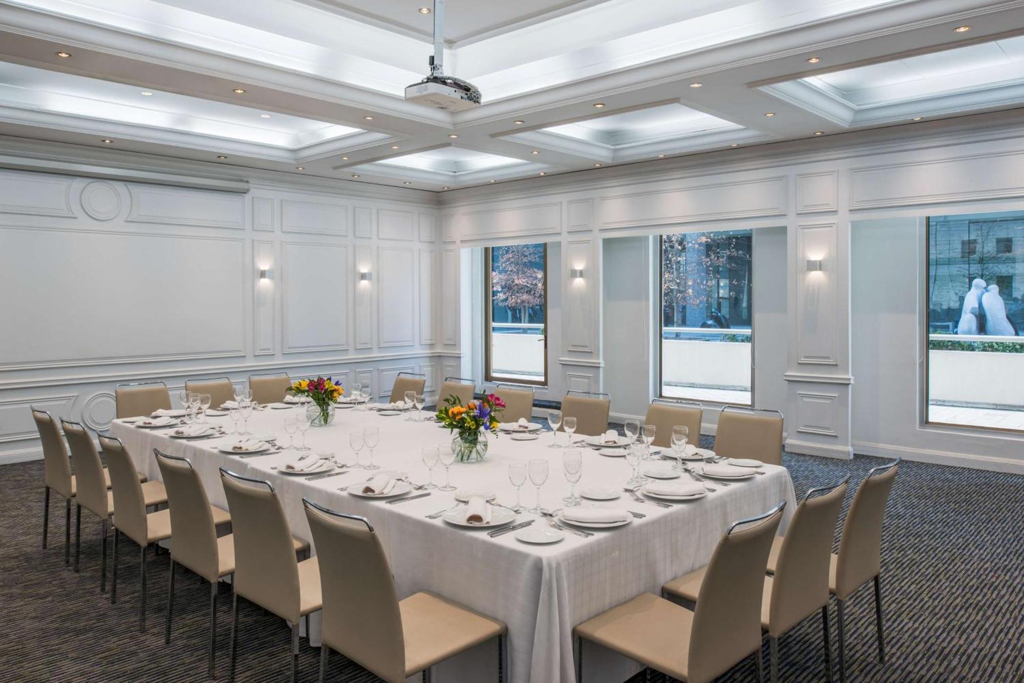 Nh Collection Plaza Santiago Hotel Екстериор снимка The Boardroom