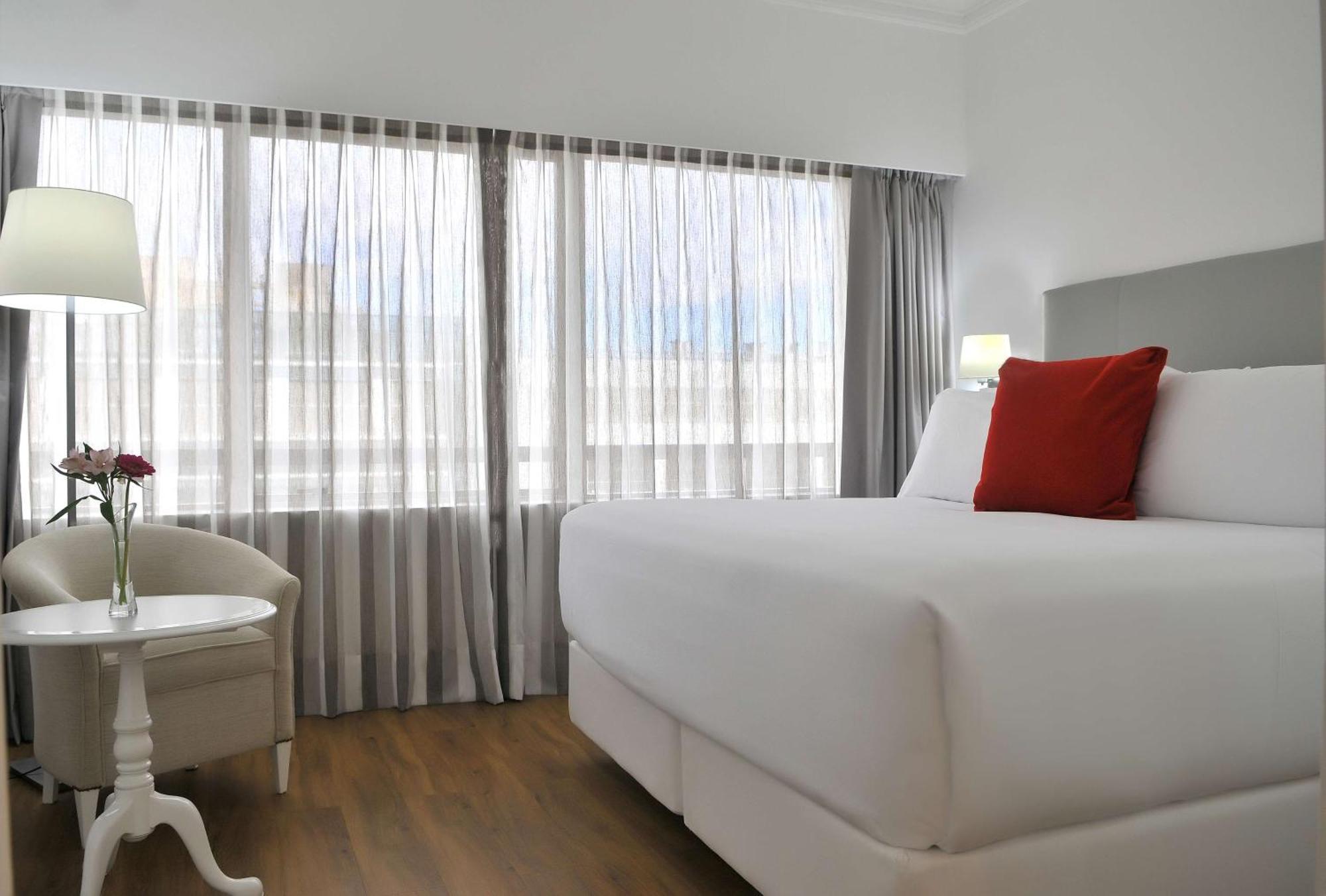 Nh Collection Plaza Santiago Hotel Екстериор снимка A room at the hotel