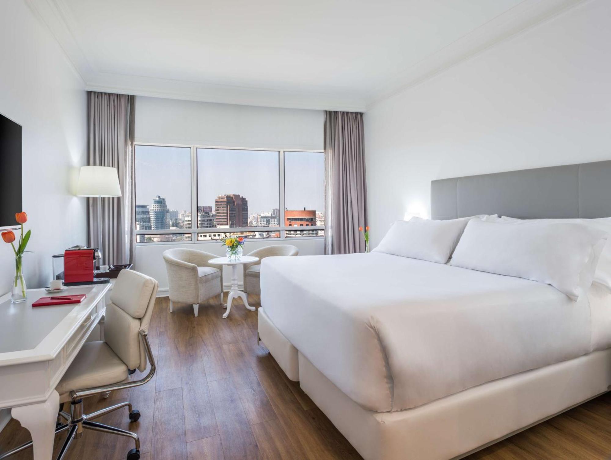 Nh Collection Plaza Santiago Hotel Екстериор снимка A room at the hotel