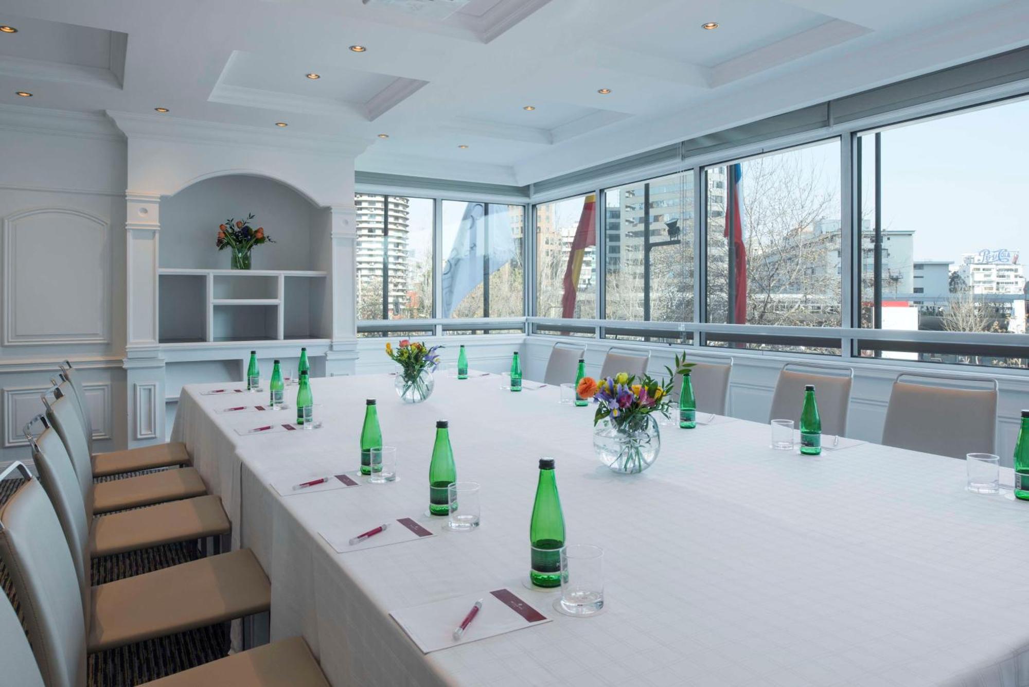 Nh Collection Plaza Santiago Hotel Екстериор снимка The Boardroom