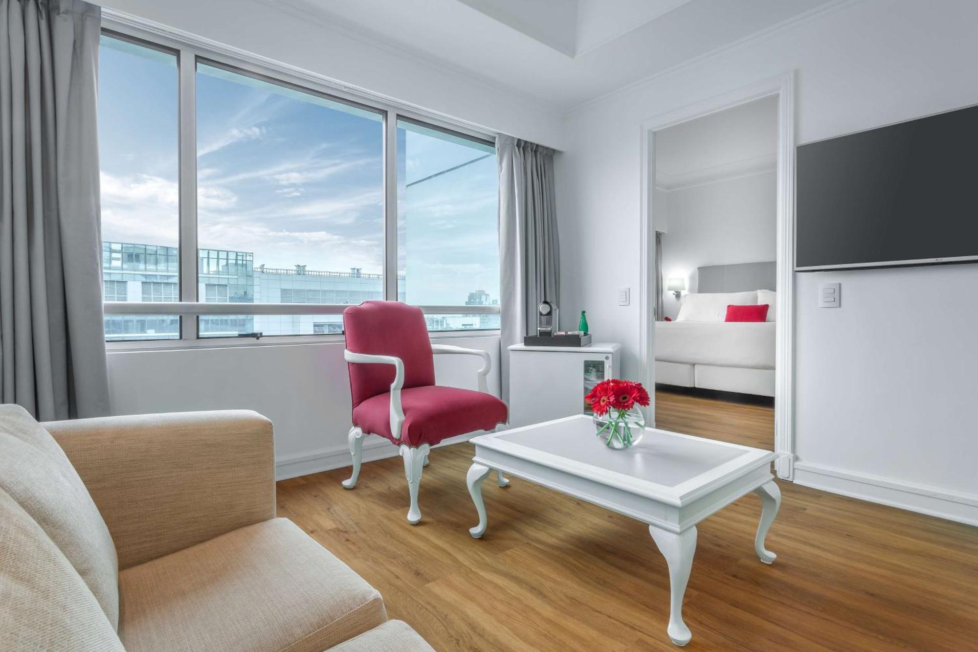 Nh Collection Plaza Santiago Hotel Екстериор снимка A room at the hotel