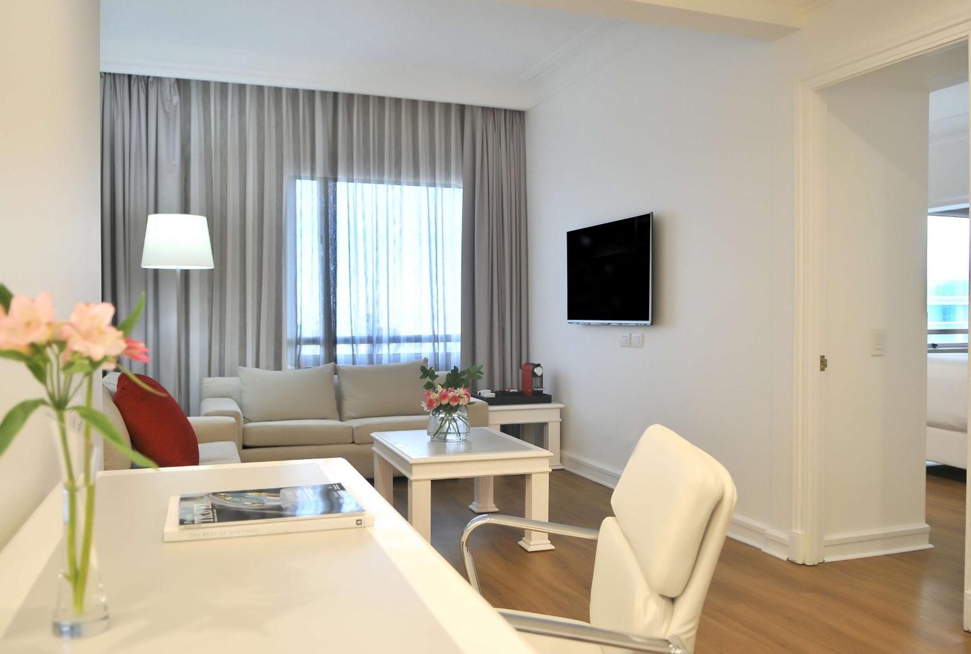 Nh Collection Plaza Santiago Hotel Екстериор снимка A living room in a serviced apartment in Athens, Greece